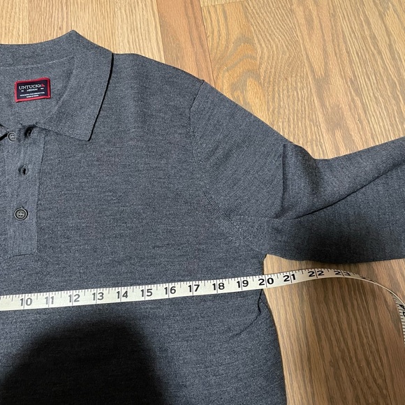 Untuckit. Fine knit merino button collar sweater - Picture 5 of 5
